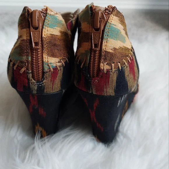 Unique Heels Design - Picture 4 of 4